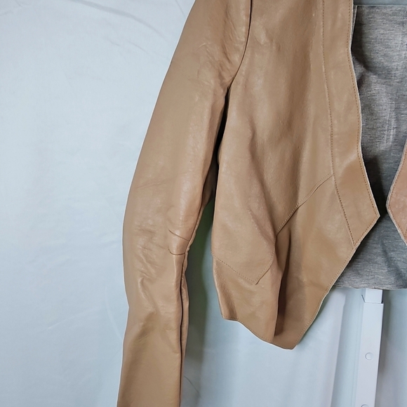 BCBG Maxazria Faux Vegan Leather Lloyd In Camel Cropped Jacket XS - Picture 3 of 6